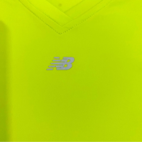 New Balance Green & White Women’s Lightning Dry Sleeveless Athletic Shirt, XL - Picture 6 of 11